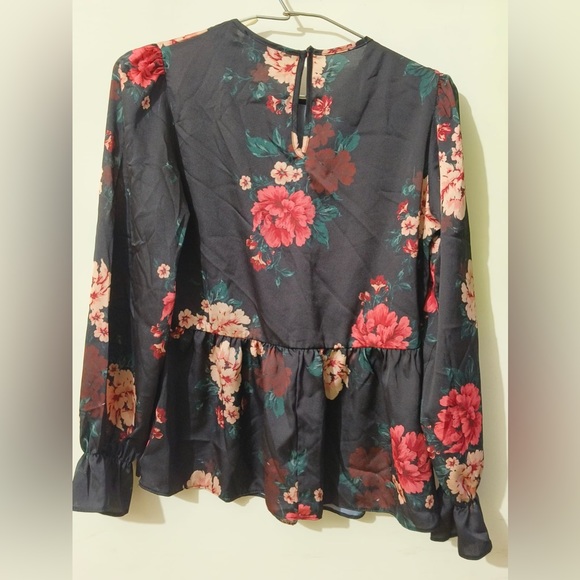 Blue and black coloured floral printed tops from luxury brand new look and shein - Picture 6 of 10